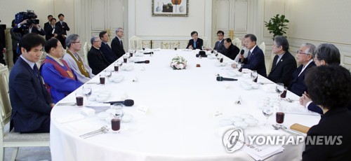 문 대통령, 7대 종단 지도자 초청 오찬 함께하며
