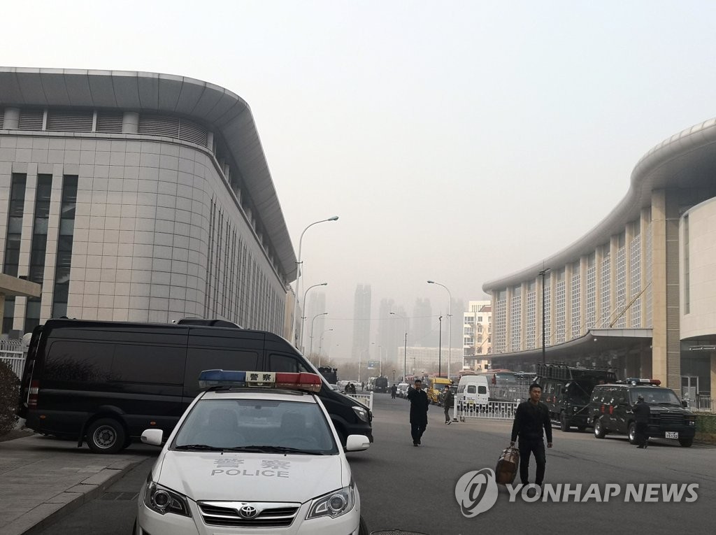 '북한 특별열차 통과' 톈진역 앞 경비 삼엄