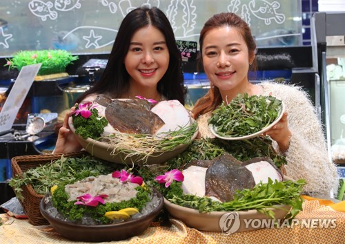 제철 맞은 도다리와 쑥