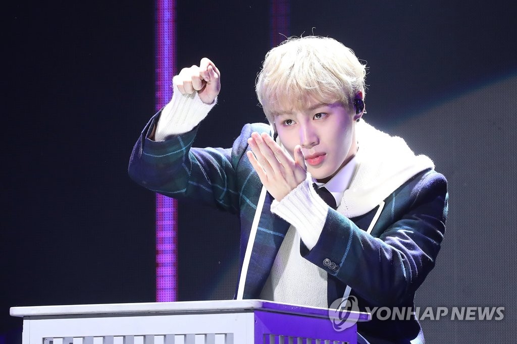 하성운, 총괄 프로듀서 맡은 솔로 앨범