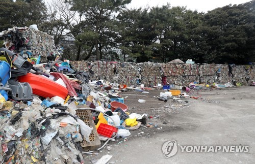 넘치는 제주 압축 쓰레기 뭉치