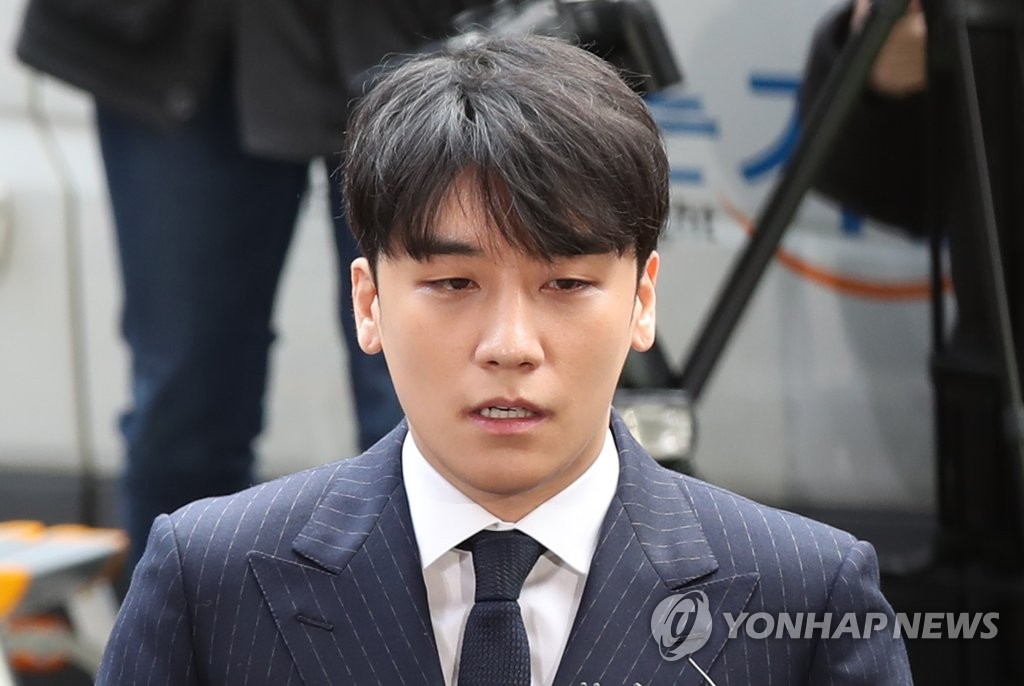 피의자로 경찰 출석하는 승리