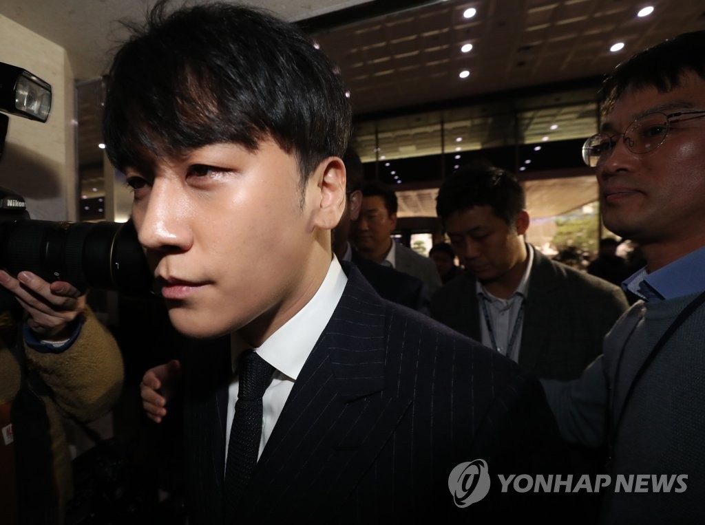 승리, 조사실로