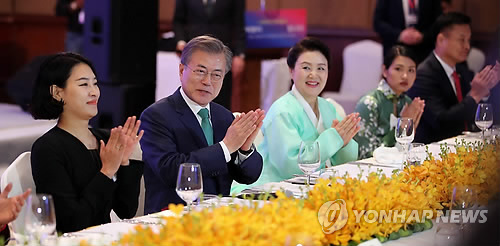 캄보디아 동포 간담회 참석한 문 대통령