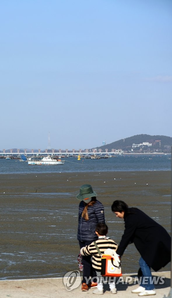 모처럼 푸른 하늘