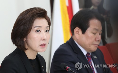 기자간담회 하는 나경원 원내대표