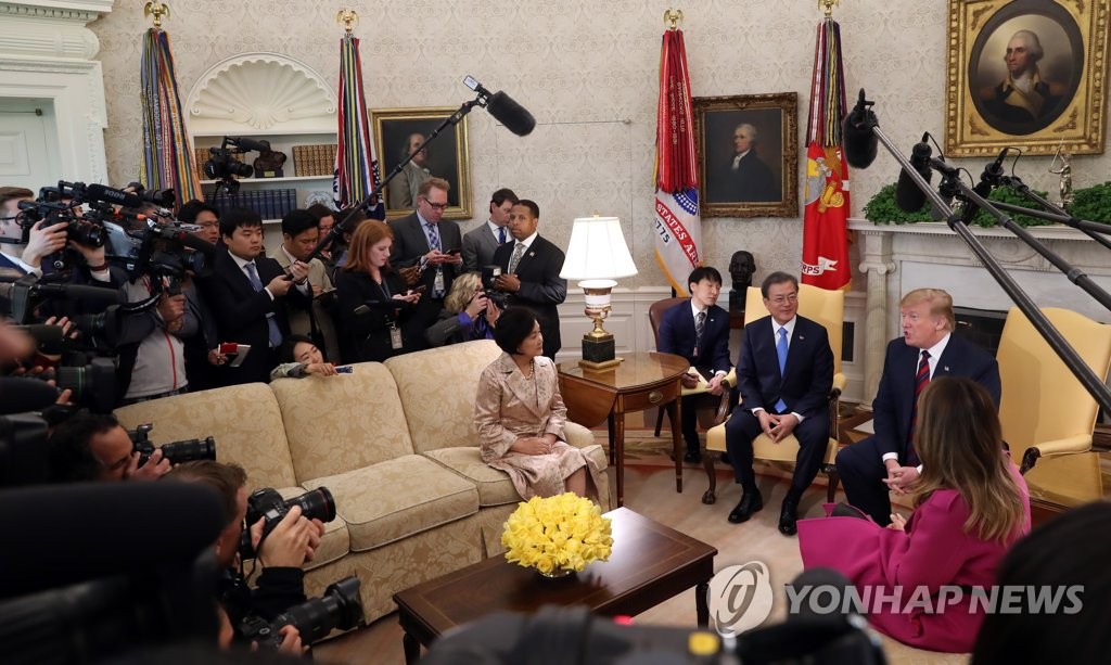 한-미 정상, 오벌오피스에서
