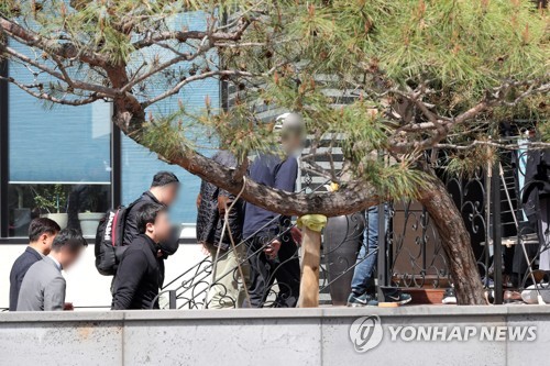 박유천 자택·차량 압수수색하는 경찰