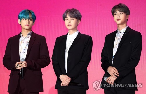 간담회 시작 기다리는 방탄소년단
