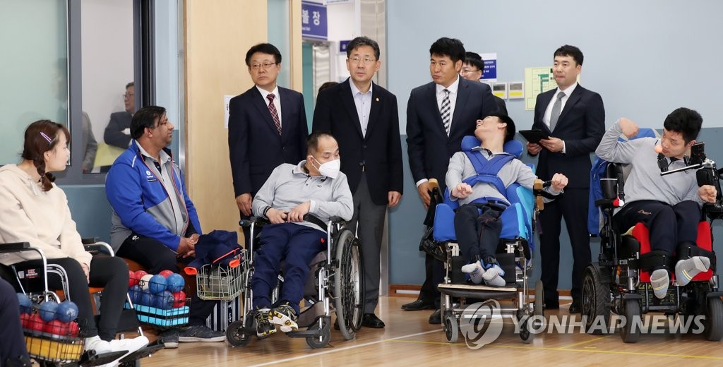 박양우 장관, 인천장애인국민체육센터 방문
