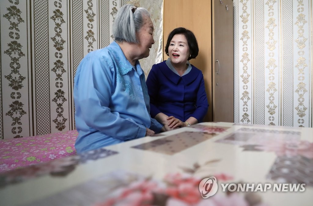 1세대 고려인 만난 김정숙 여사