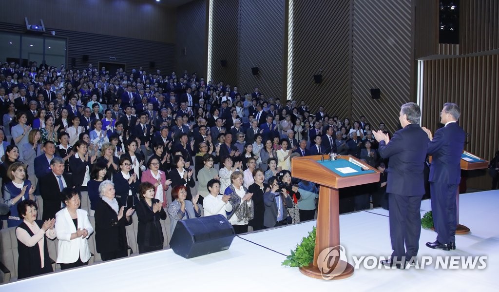 박수치는 한-우즈베크 정상