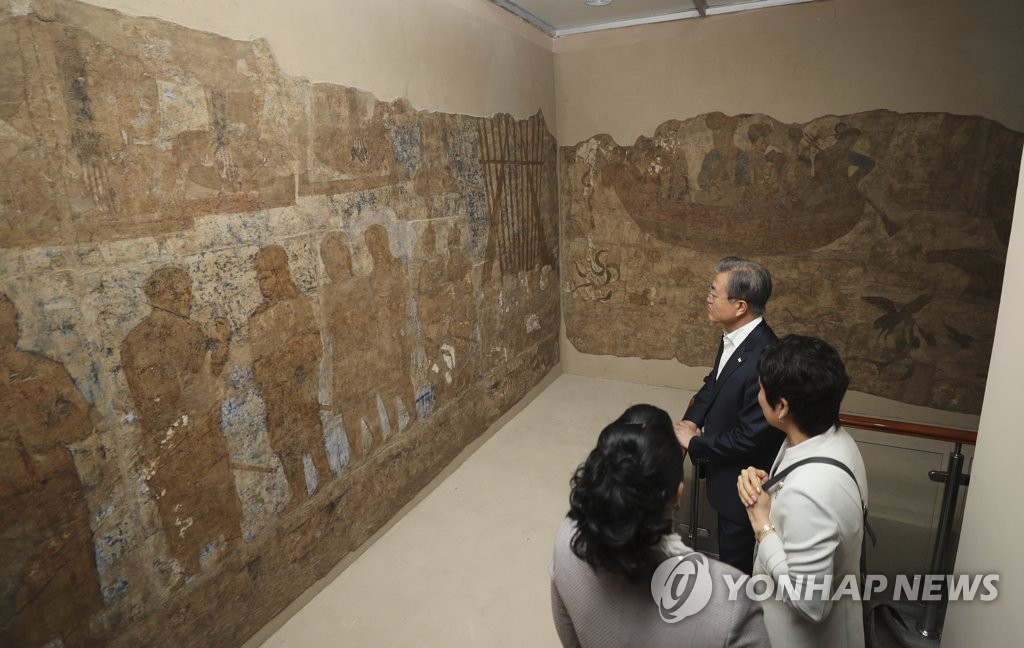 아프로시압 박물관, 고대 한국인 사절단 모습 보는 문 대통령