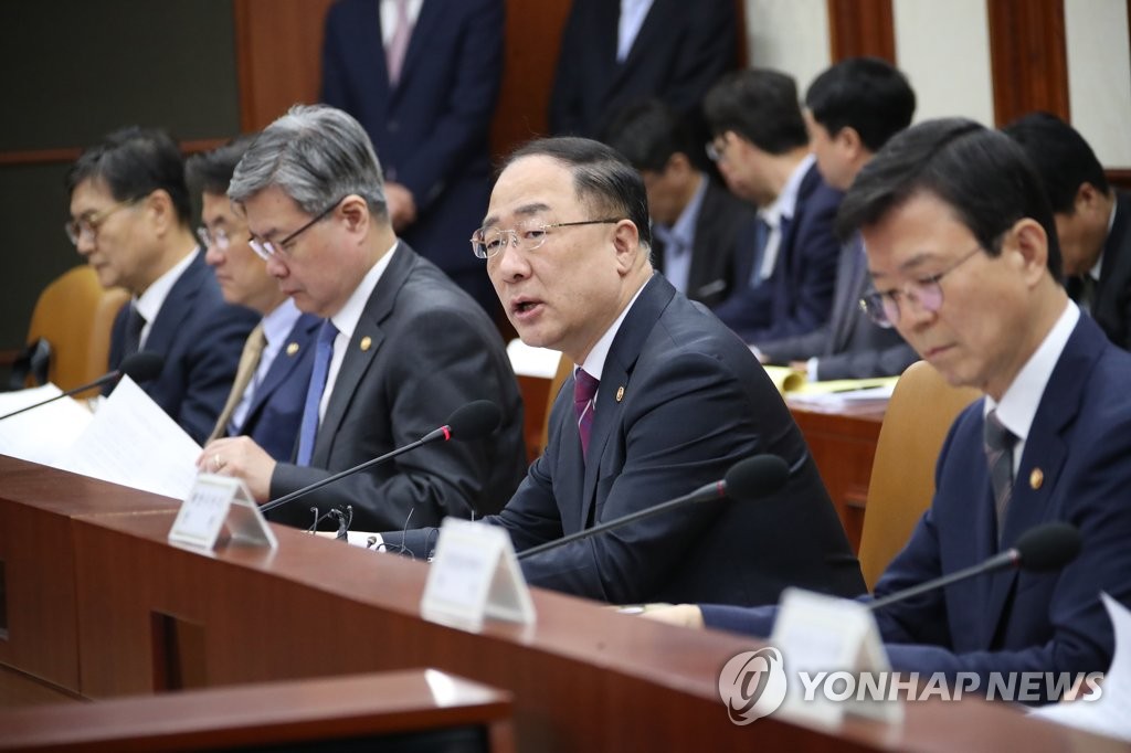 산업경쟁력 강화 관계장관회의서 발언하는 홍남기 부총리