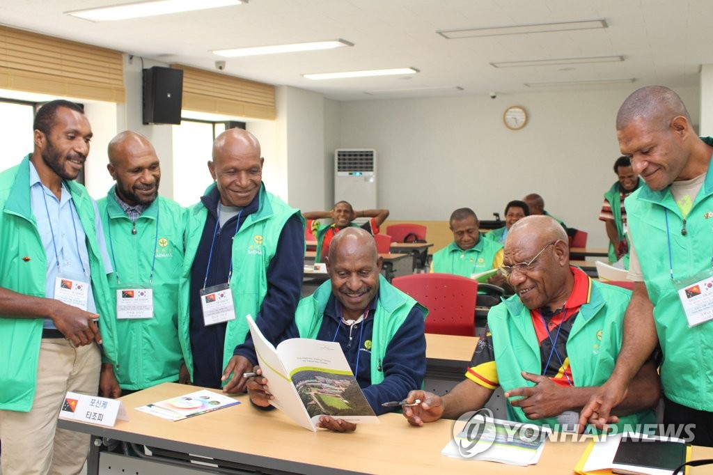 Papua New Guinean officials in S. Korea Papua New Guinean officials in S. Korea