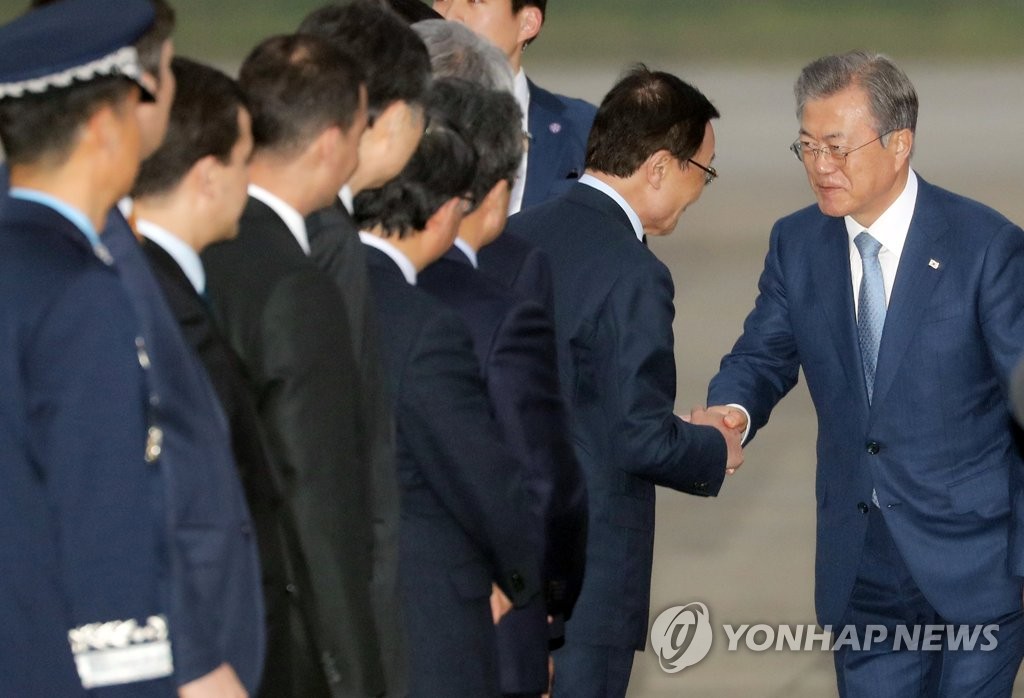 중앙아시아 순방 후 귀국한 문 대통령