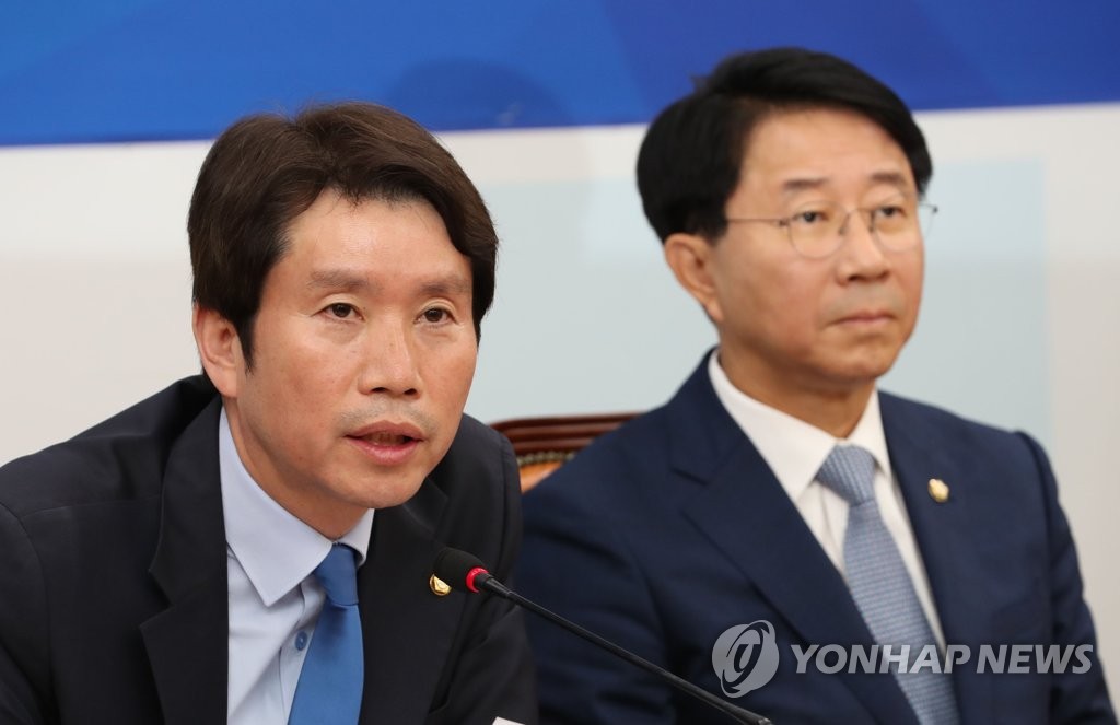 발언하는 이인영