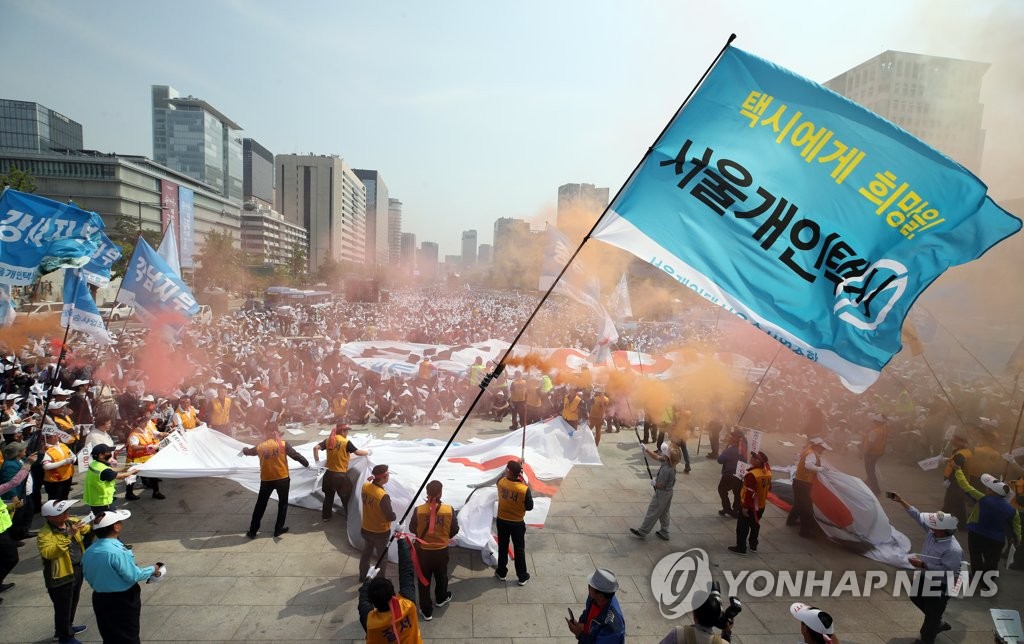 택시기사 분신·'타다 퇴출' 대규모 집회…"물러설 곳 없어"