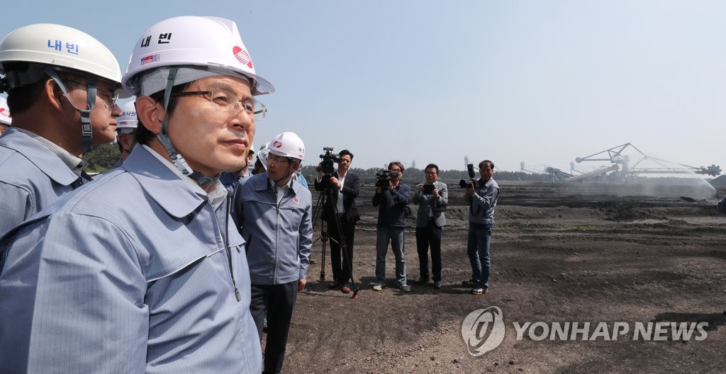 비산먼지 방지설비 둘러보는 황교안 대표