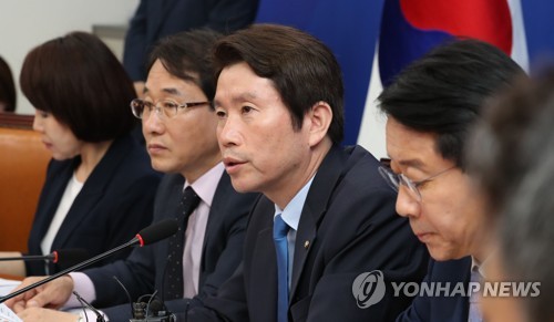 발언하는 이인영