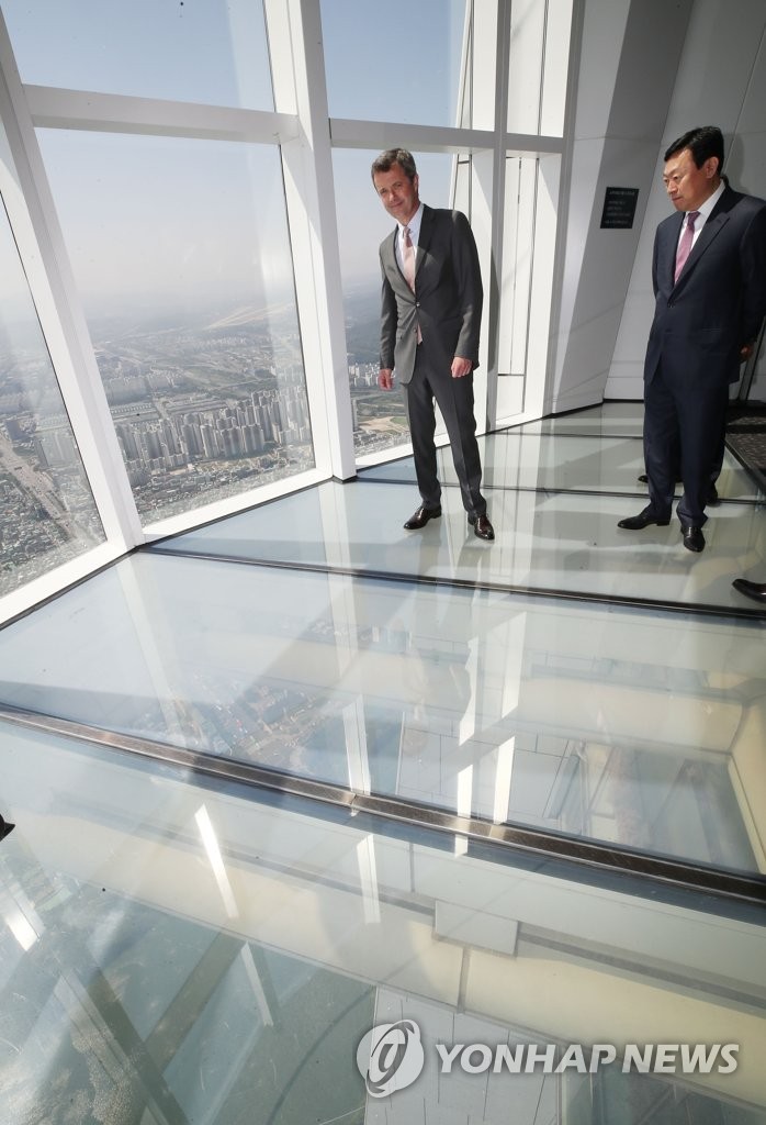 Danish crown prince meets Lotte Group chief Danish crown prince meets Lotte Group chief