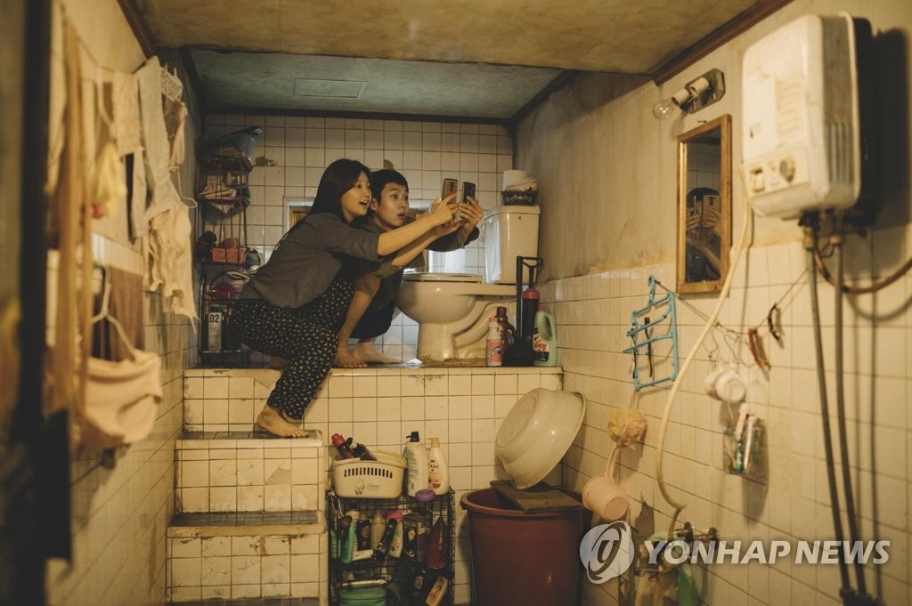 This image provided by CJ Entertainment shows a scene from "Parasite." (PHOTO NOT FOR SALE) (Yonhap)