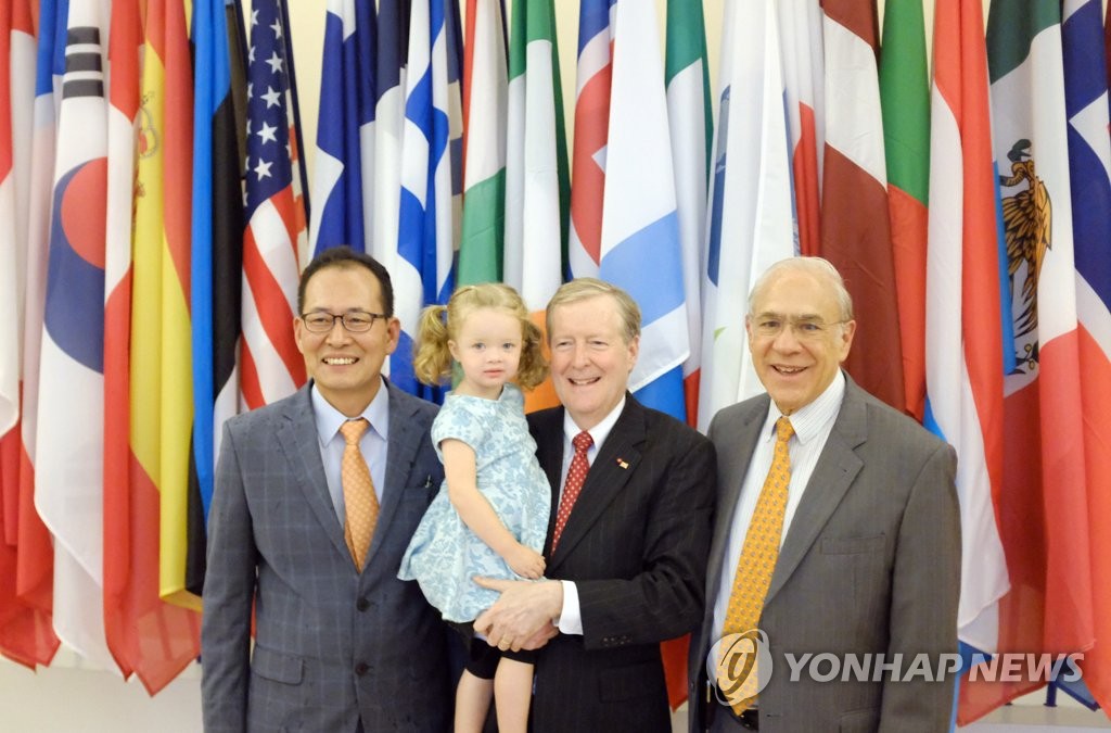 OECD official on Korean economy retires OECD official on Korean economy retires