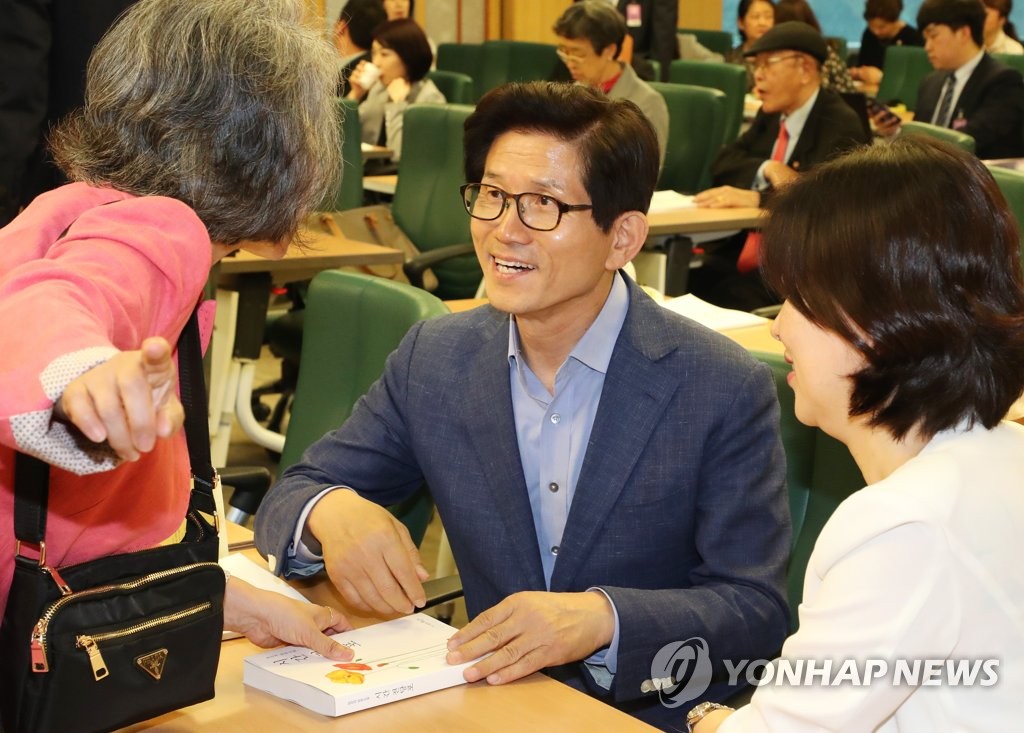 '인민군의 제노사이드' 세미나 참석한 김문수
