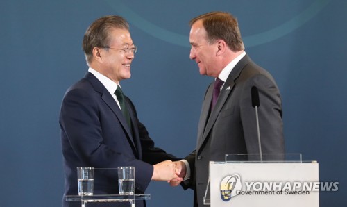 스웨덴 총리와 공동회견 마친 문 대통령