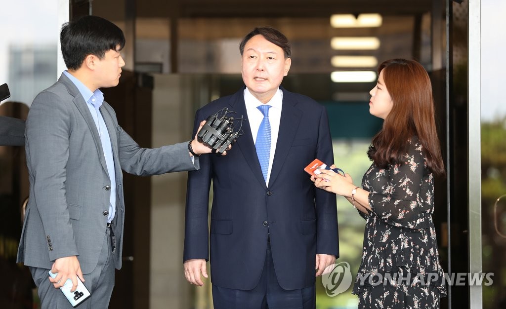 답변하는 윤석열 신임 검찰총장 후보자