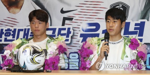 울산서 소감 밝히는 U20 대표팀의 최준·김현우