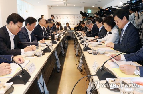 모두 발언하는 홍남기 부총리