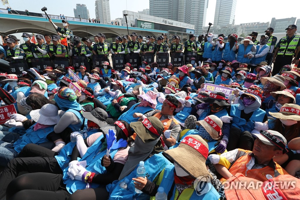 요금수납원 노조, 톨게이트 진입로 일부 점거