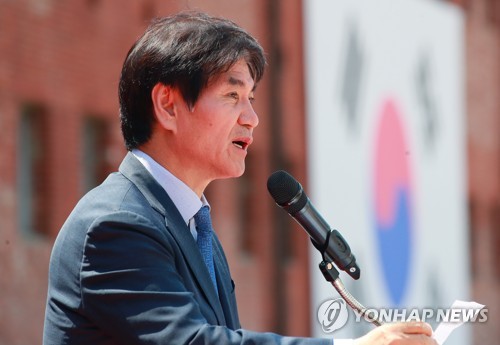 인사말 하는 이용선 시민사회수석