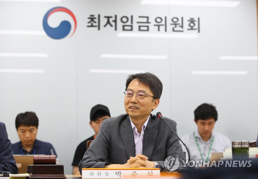 발언하는 박준식 최저임금위원장