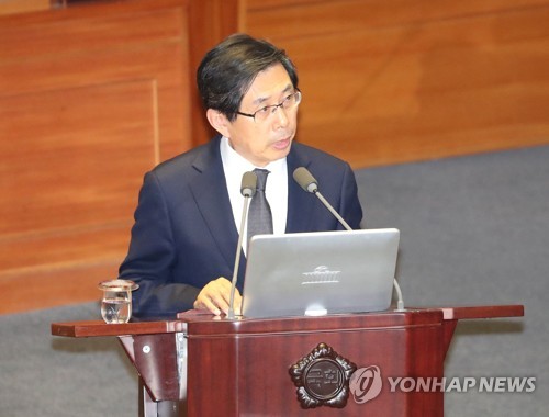 답변하는 박상기 법무부 장관