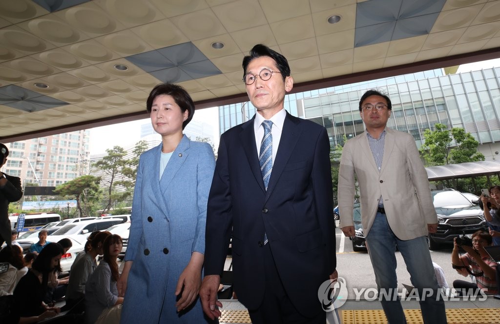 백혜련·윤소하 의원, '패스트트랙 고발전' 경찰 출석