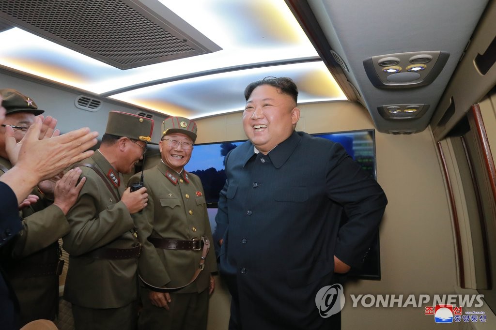 김정은, 신형전술유도탄 위력시위발사 참관