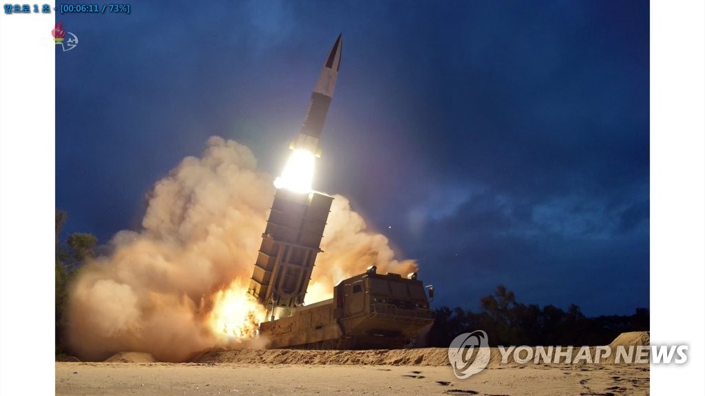 북한 TV, 10일 발사 장면 공개…신형 지대지 전술미사일 추정