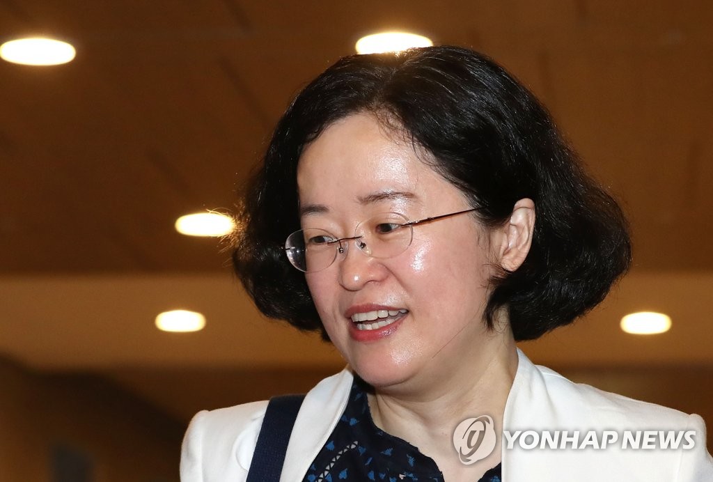 출근하는 조성욱 후보자