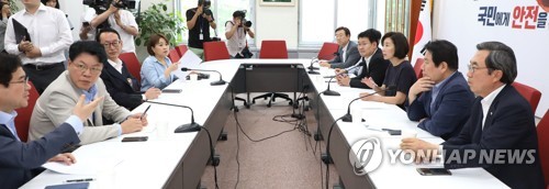 상임위 간사단 회의 주재하는 나경원