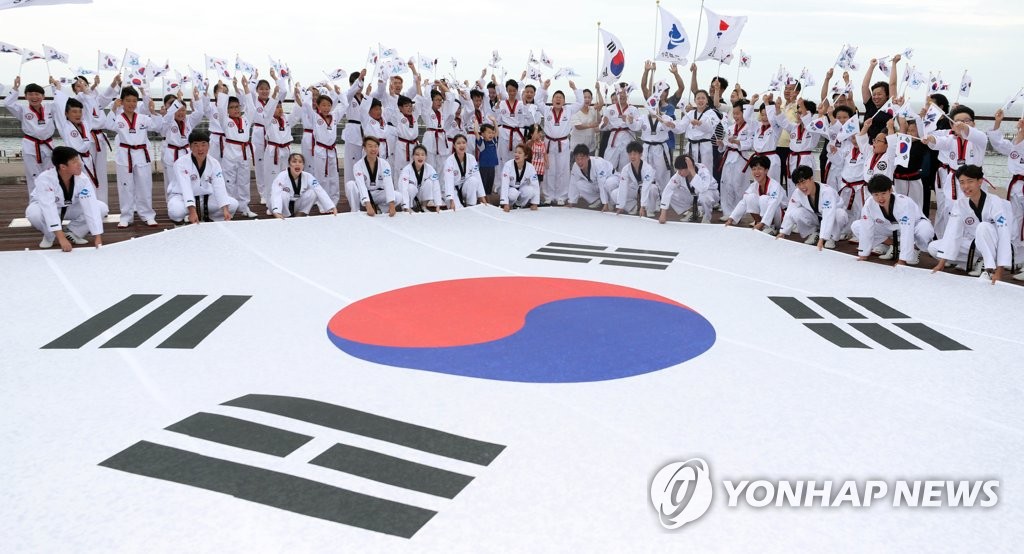 '대한민국 만세!'…독도 바라보며 광복절 기념행사 열려