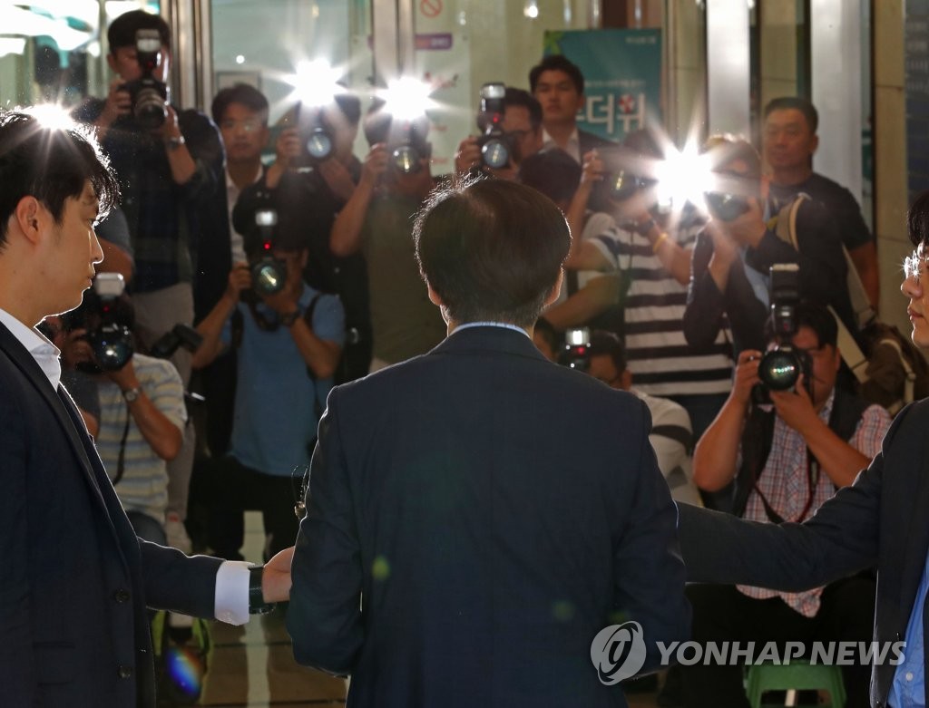 조국 후보자에게 집중된 관심