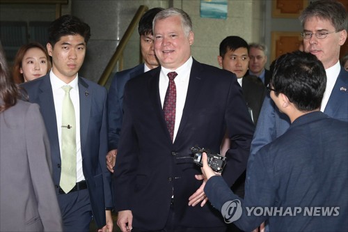 스티븐 비건, 외교부 도착