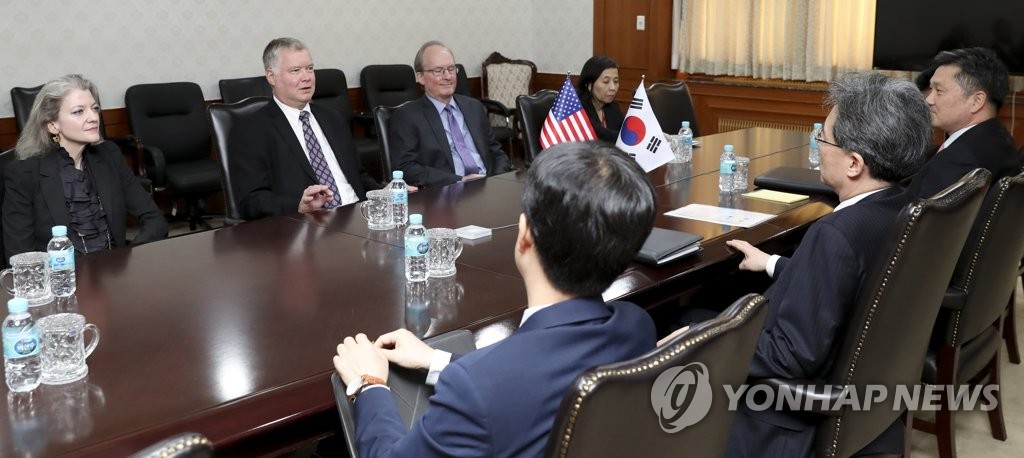 김현종과 비건 정부서울청사서 회동