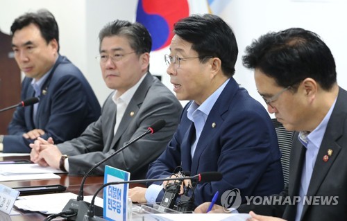 육상풍력 활성화 방안 당정협의에서 발언하는 조정식