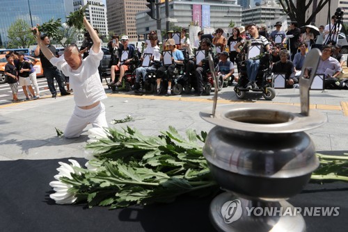 가난으로 먼저 떠나간 그들을 위로하며