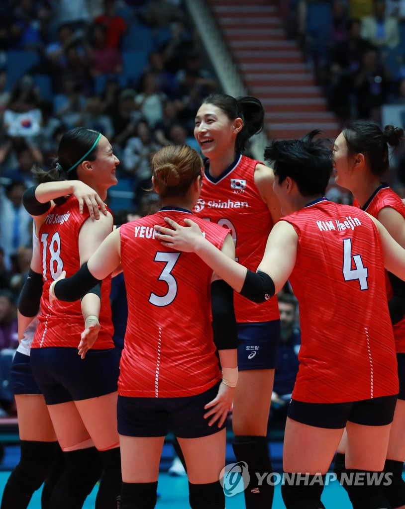 S. Korean volleyball players celebrate win over Thailand S. Korean volleyball players celebrate win over Thailand