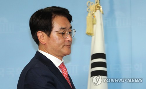정론관 들어서는 박용진