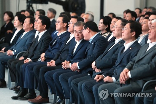 문 대통령, 현대모비스 친환경 차 부품 공장 기공식 참석